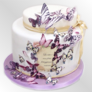 Esempio di torta decorata con cialde in ostia stampate e applicate come decorazione 3D