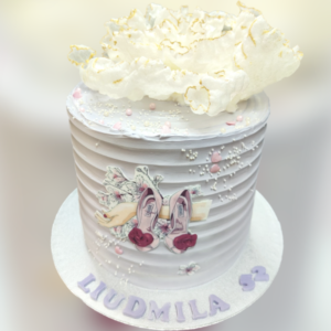 Torta di compleanno decorata con cialde personalizzate